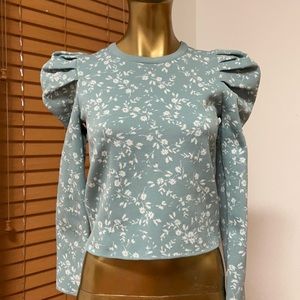 Adorable sweater top 💐